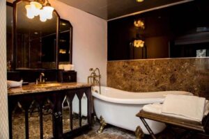 A Luxurious New Bathroom