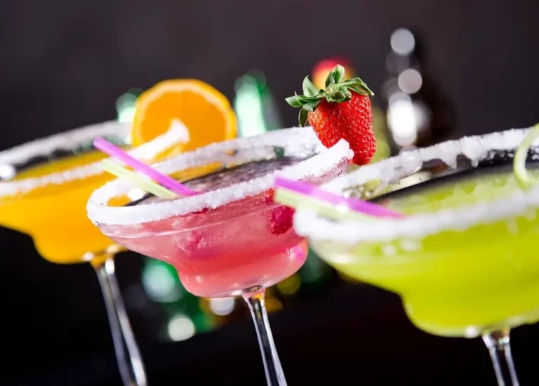 3 simple drinks you can mix for your friends at home